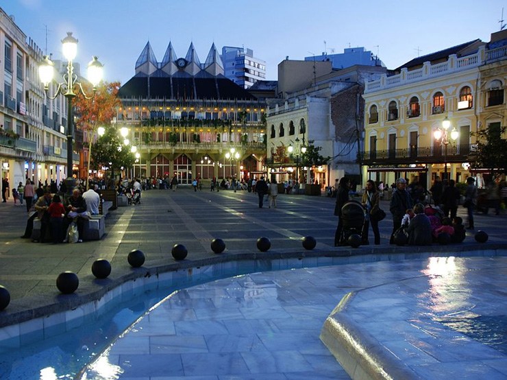 Plaza Mayor de Ciudad Real y parque arqueológico de Alarcos